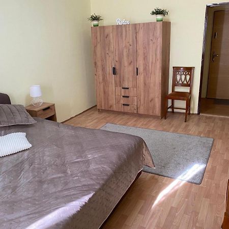 Apartmany 2Kk U Fakultni Nemocnice Volne Parkovani Hradec Kralove Exterior photo