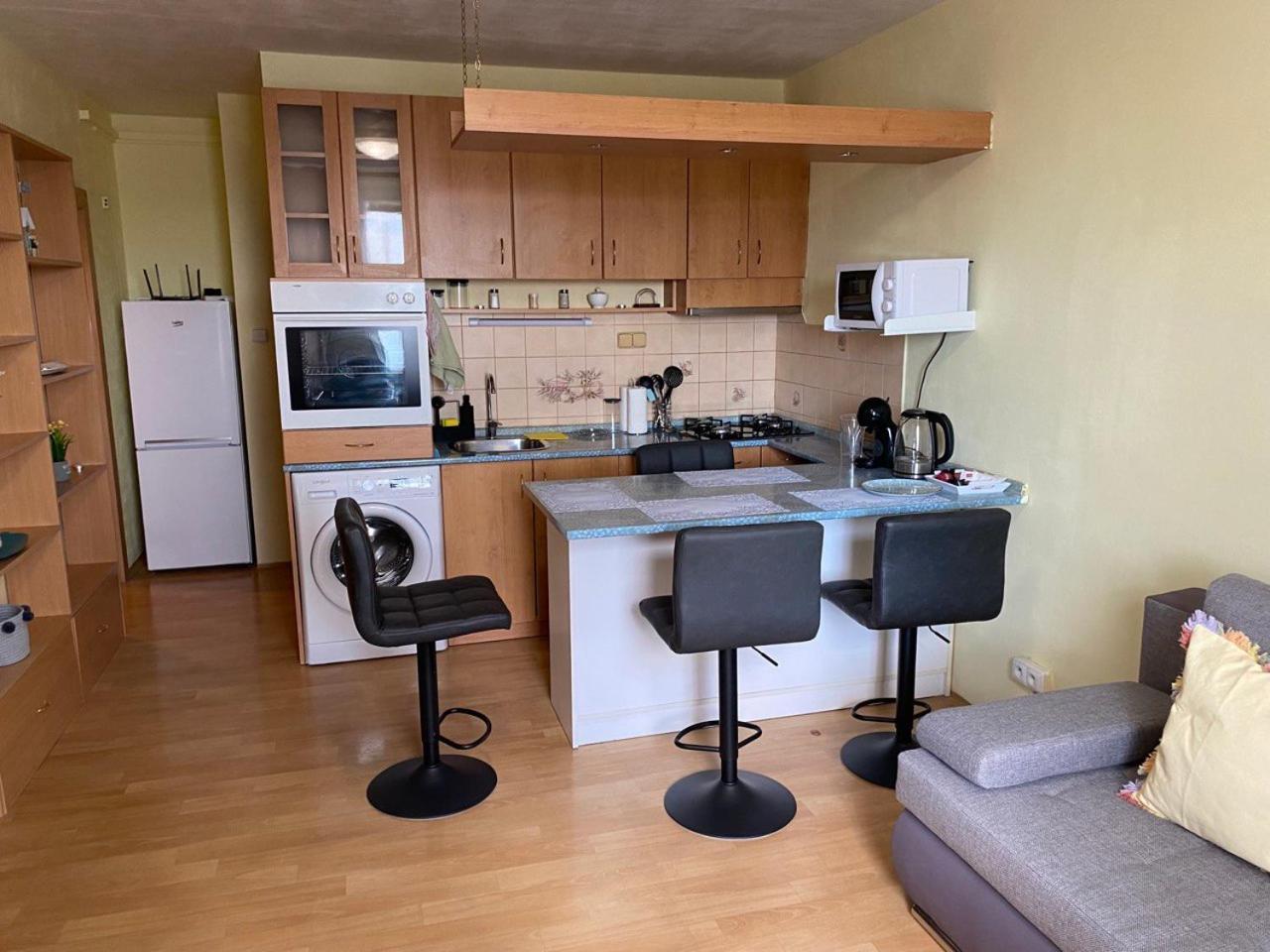 Apartmany 2Kk U Fakultni Nemocnice Volne Parkovani Hradec Kralove Exterior photo